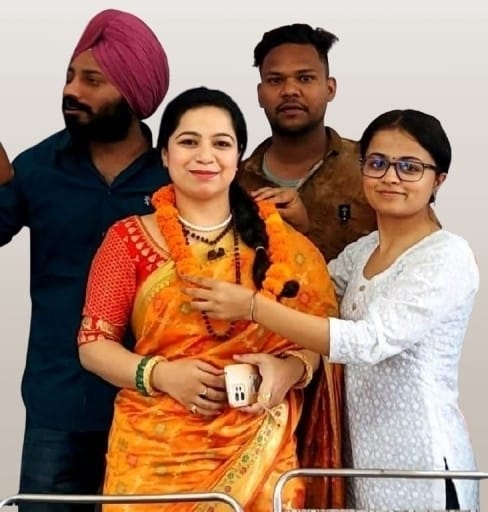युवा कांग्रेस की राष्ट्रीय प्रवक्ता आरुषि सुंदरियाल ने निर्दलीय मेयर प्रत्याशी के रूप में किया नामांकन