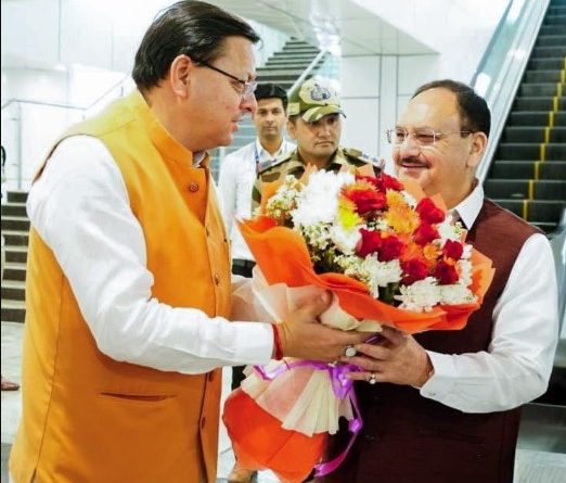 मुख्यमंत्री धामी ने केंद्रीय स्वास्थ्य मंत्री जे.पी नड्डा का जौलीग्रांट एयरपोर्ट पर किया स्वागत