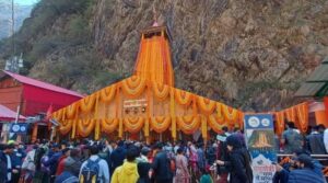 अक्षय तृतीया पर विधि-विधान के साथ खुले यमुनोत्री धाम के कपाट, श्रद्धालुओं की उमड़ी भीड़