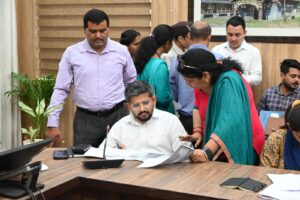 सर्वोच्च प्राथमिकता से जन शिकायतों का करें समयबद्ध निस्तारणः सीडीओ