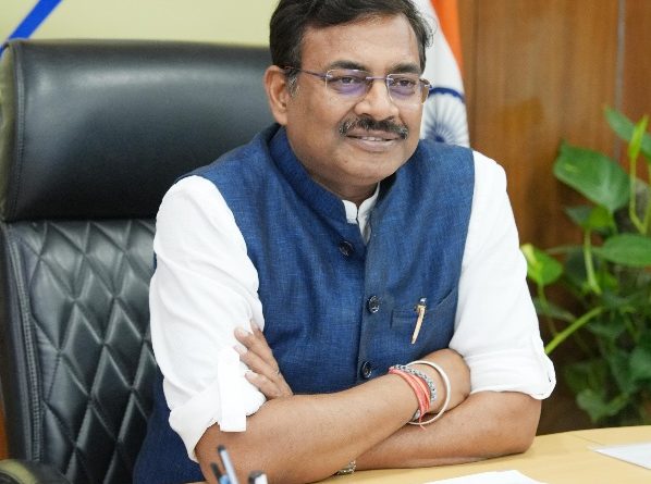 मुख्य सचिव आनंद बर्द्धन ने सिंचाई विभाग की चेक डैम योजनाओं की समीक्षा की
