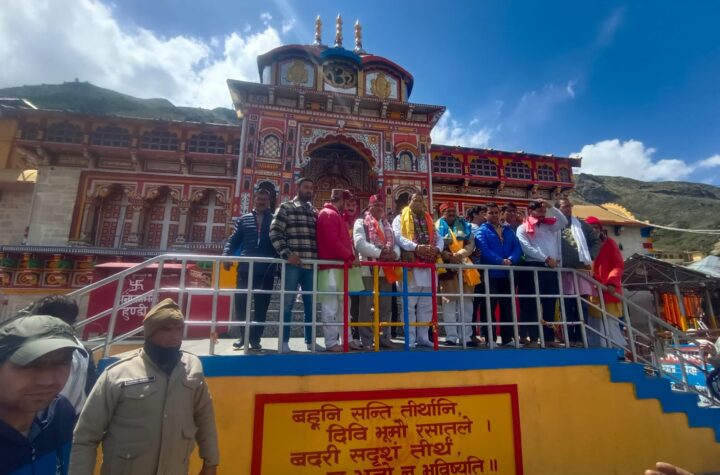 श्री बदरीनाथ- केदारनाथ मंदिर समिति अध्यक्ष हेमंत द्विवेदी दर्शन एवं यात्रा व्यवस्थाओंं के निरीक्षण को पहुंचे बदरीनाथ धाम