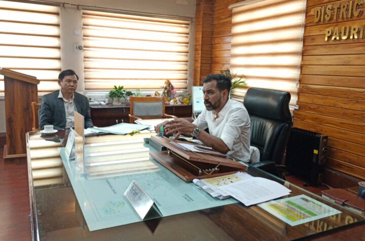 पौड़ी DM ने ली मानसून पूर्व बाढ़ सुरक्षा कार्यों की समीक्षा बैठक, अधिकारियों को दिए ये निर्देश
