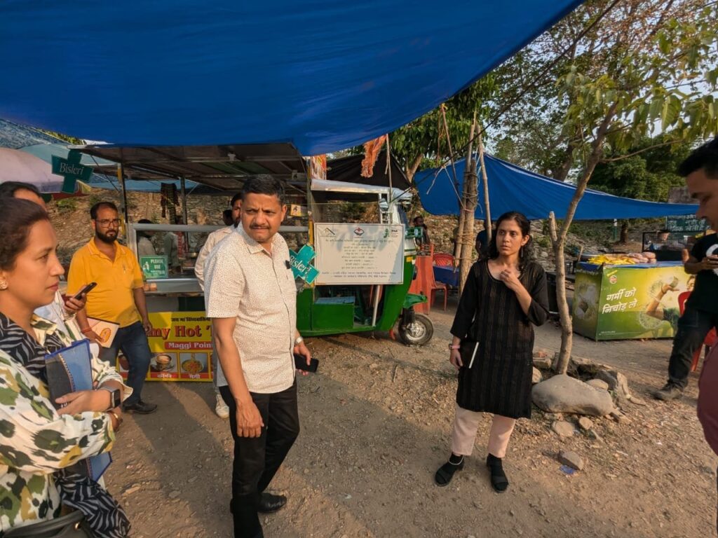 सीडीओ ने यमकेश्वर ब्लॉक में किया निरीक्षण, ग्रामीण आजीविका योजनाओं की सराहना