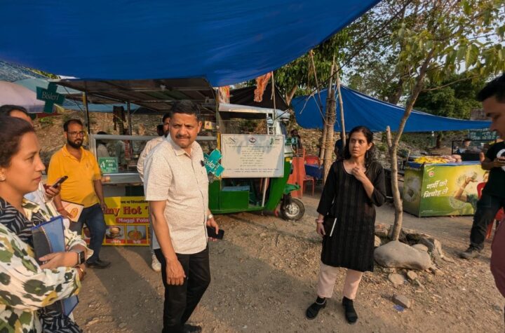 सीडीओ ने यमकेश्वर ब्लॉक में किया निरीक्षण, ग्रामीण आजीविका योजनाओं की सराहना