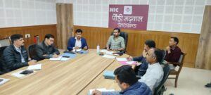 अधिकारियों की छुट्टी पर रोक, बिना अनुमति मुख्यालय छोड़ा तो होगी कार्रवाई- डीएम