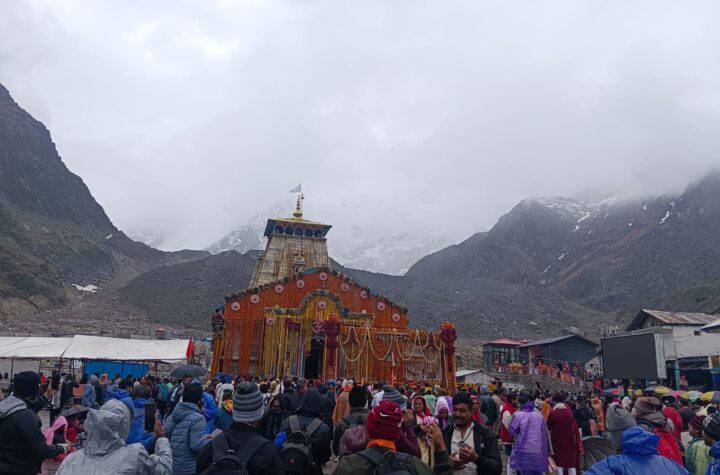 श्री बदरीनाथ- केदारनाथ मंदिर समिति अध्यक्ष हेमंत द्विवेदी ने श्री केदारनाथ धाम के दर्शन किये ।