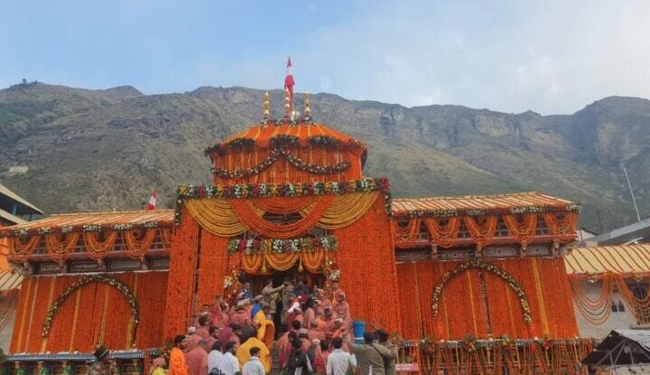 विधि विधान से खुले श्री बदरीनाथ धाम के कपाट, जयकारों से गूंजा धाम
