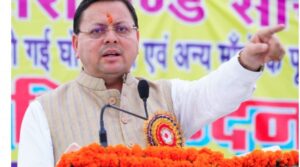 सीएम धामी की कर्मियों को नसीहत, संवेदनशीलता और निष्ठा से करें कार्य
