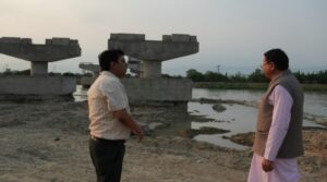 मुख्यमंत्री धामी ने किया भारत-नेपाल सीमा पर निर्माणाधीन मार्ग का निरीक्षण