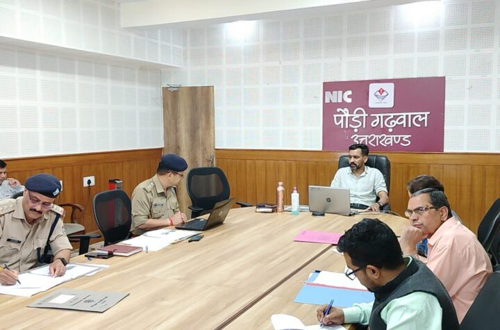 सार्वजनिक स्थलों पर धूम्रपान करने वालों पर होगी सख़्त कार्रवाई – जिलाधिकारी