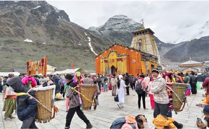 चार दिनों में बाबा केदार के दर्शनार्थियों की संख्या पहुँची 1 लाख के पार