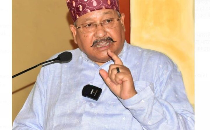भारत से हारने की खुशी में मुनीर को पाक ने पहनाया हार- महाराज