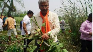 बाणगंगा तट पर सांसद त्रिवेंद्र सिंह रावत ने चलाया स्वच्छता अभियान, जनता को दिया पर्यावरण संरक्षण का संदेश
