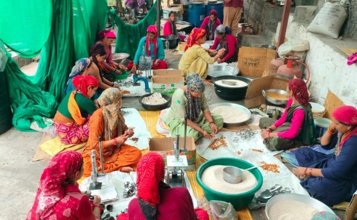 केदारनाथ यात्रा से महिला समूहों को मिल रहा कारोबार