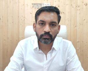सभी अधिकारी रहें अलर्ट मोड पर : डीएम