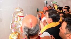 सीएम धामी ने कालू सिद्ध मंदिर में की पूजा-अर्चना