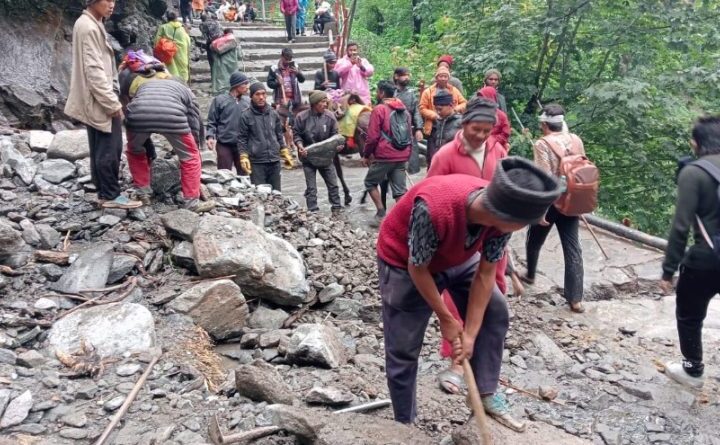 केदारनाथ यात्रा मार्ग पर हुआ भूस्खलन, दो मजदूरों की मौत